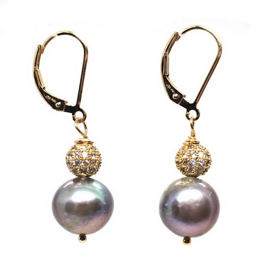 Luminous pearl earrings