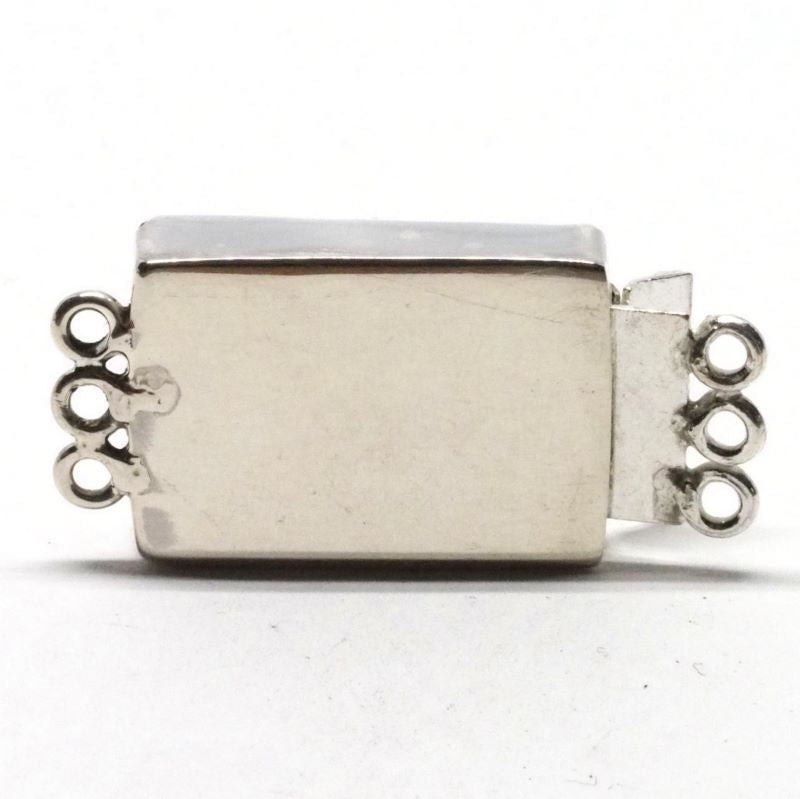 Rectangular moss clasp