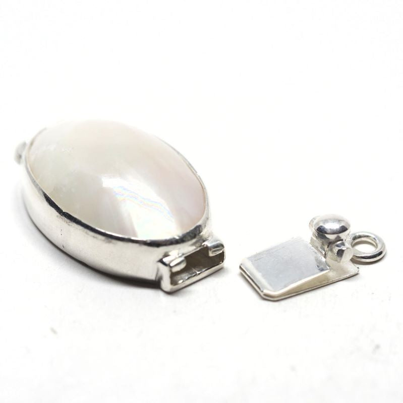 Large oval pearl clasp