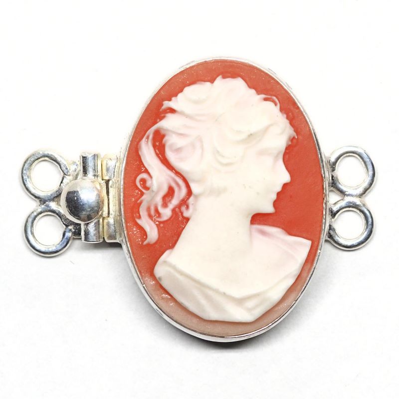 Oval cameo clasp