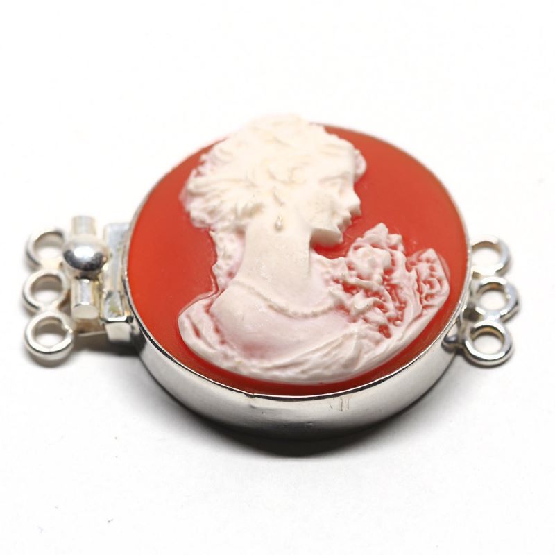 Round cameo clasp