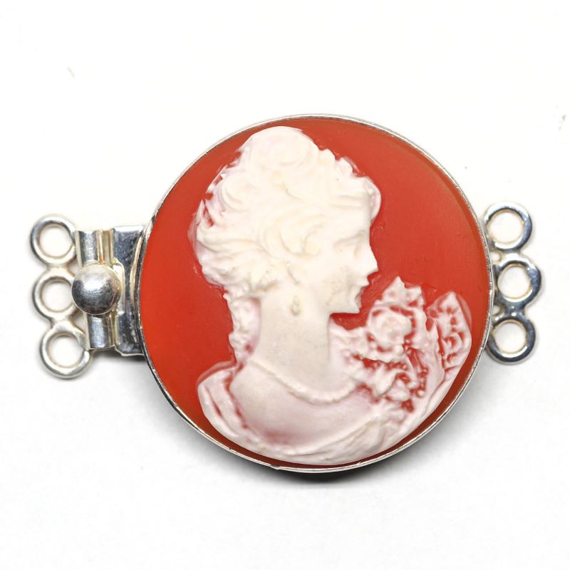 Round cameo clasp