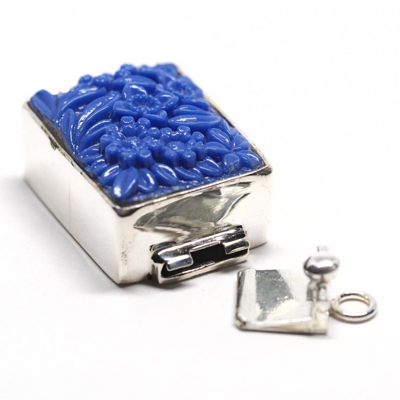 Blue flower clasp