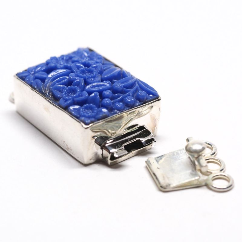 Blue flower clasp