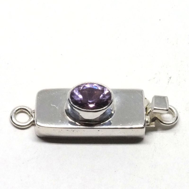 Single oval amethyst clasp