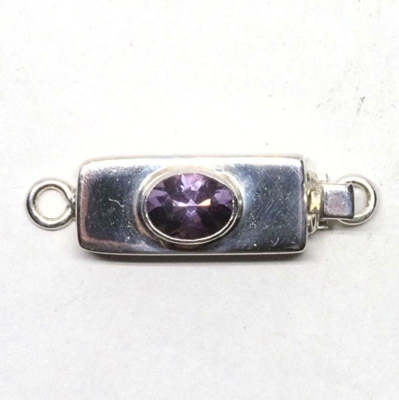 Single oval amethyst clasp