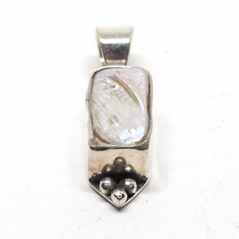 Freshwater pearl pendant