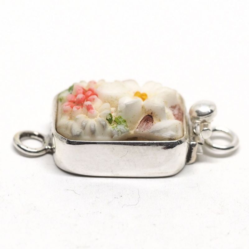 Small floral garden clasp