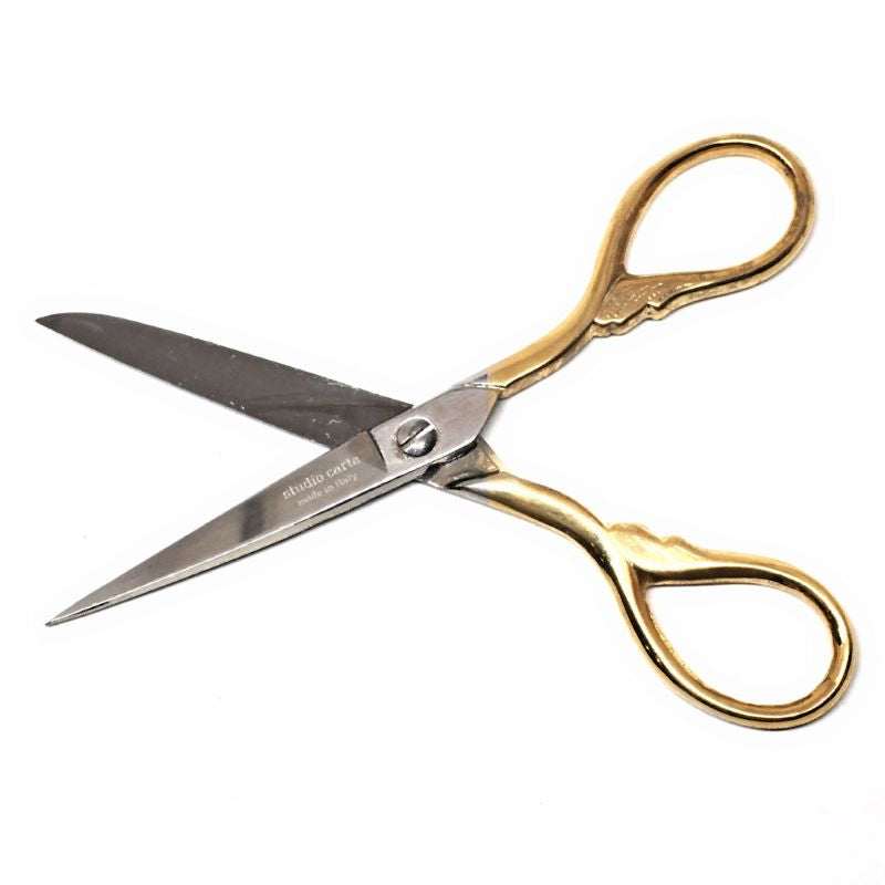 Cat tail scissors