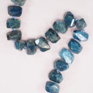 Faceted apatite chunks